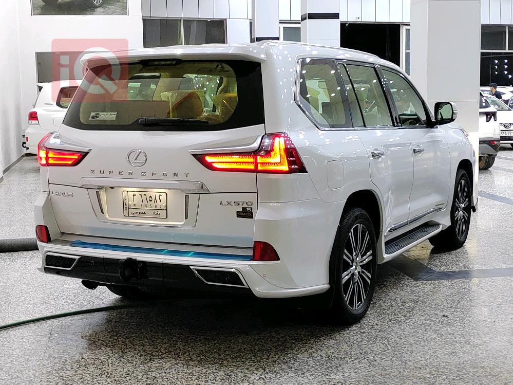 Lexus LX